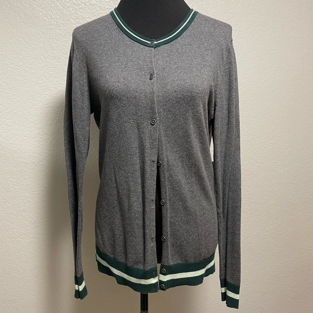A new day crewneck grey w green trim button down cardigan medium